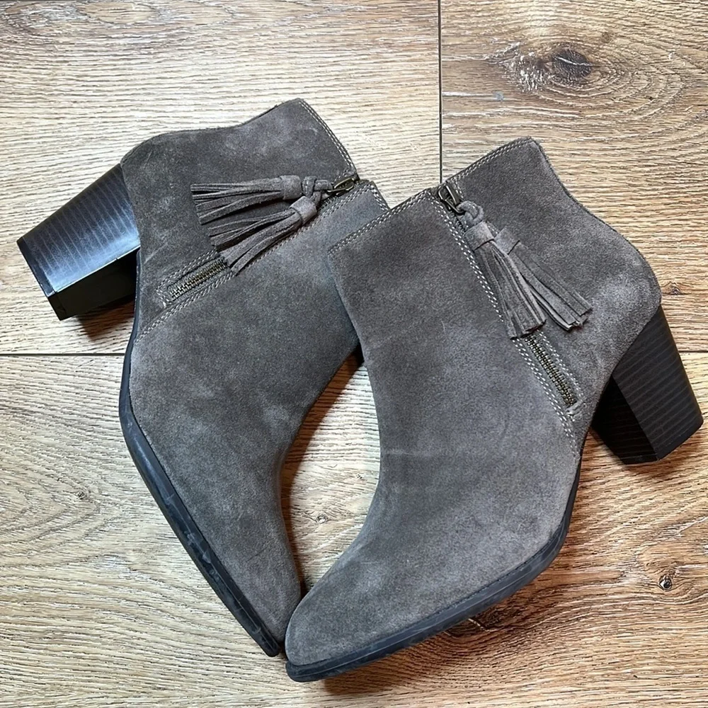 Vionic Madeline Olive Green Suede Ankle Boots Size 11